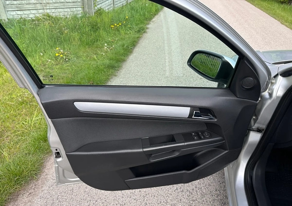 Opel Astra cena 11900 przebieg: 165000, rok produkcji 2005 z Sochaczew małe 436